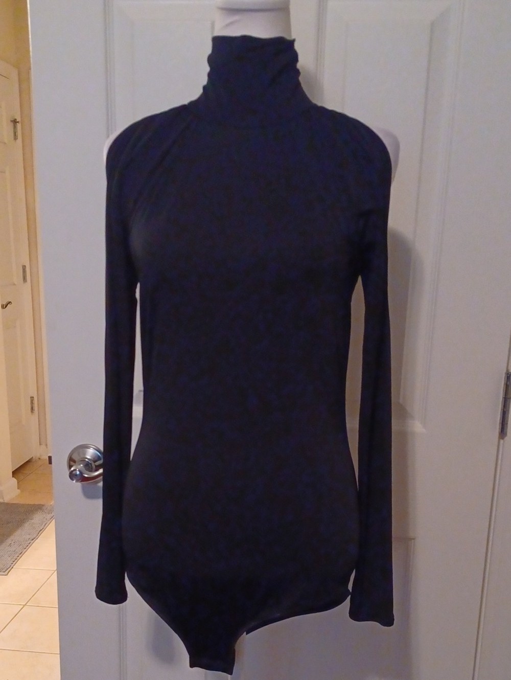 << Women's Long-Sleeve Mock Neck Bodysuit - Black With Pickaboo Sleeves Size M